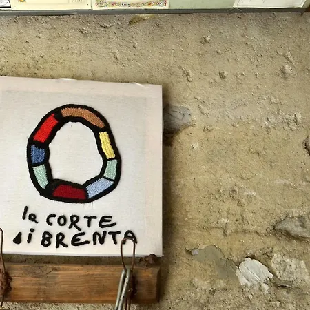 La Corte Di *